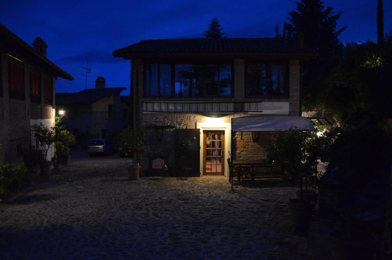 Cascina La Buca ξενώνας Castello di Serravalle Εξωτερικό φωτογραφία