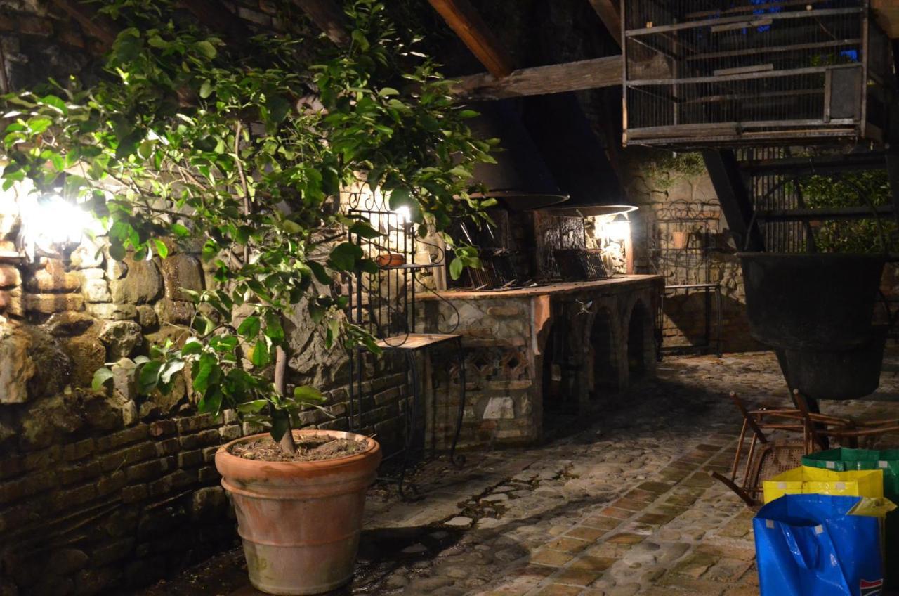 Cascina La Buca ξενώνας Castello di Serravalle Εξωτερικό φωτογραφία