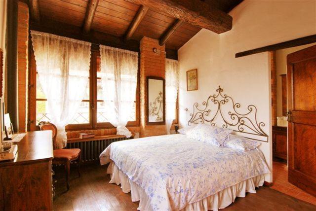 Cascina La Buca ξενώνας Castello di Serravalle Εξωτερικό φωτογραφία
