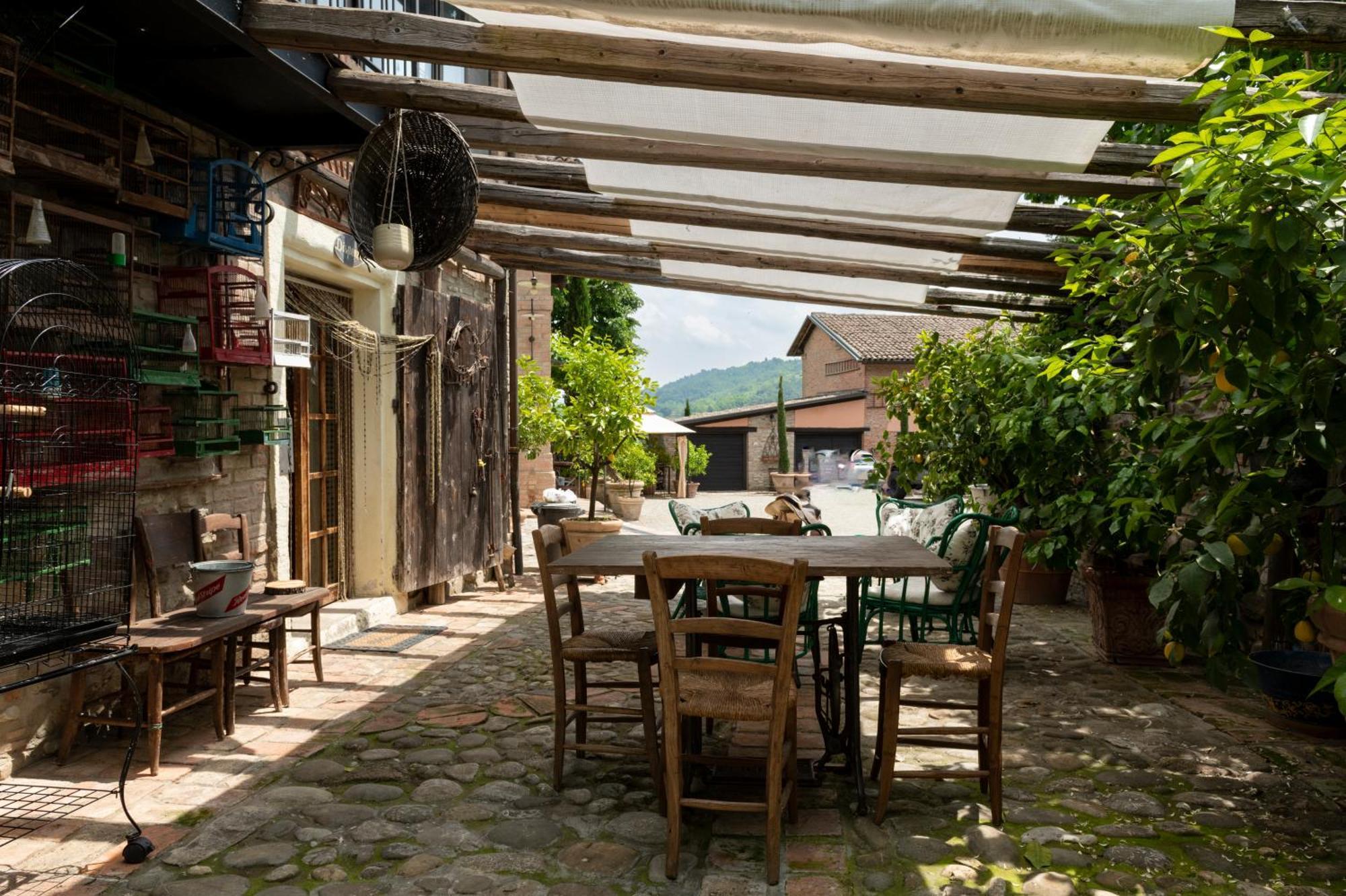 Cascina La Buca ξενώνας Castello di Serravalle Εξωτερικό φωτογραφία