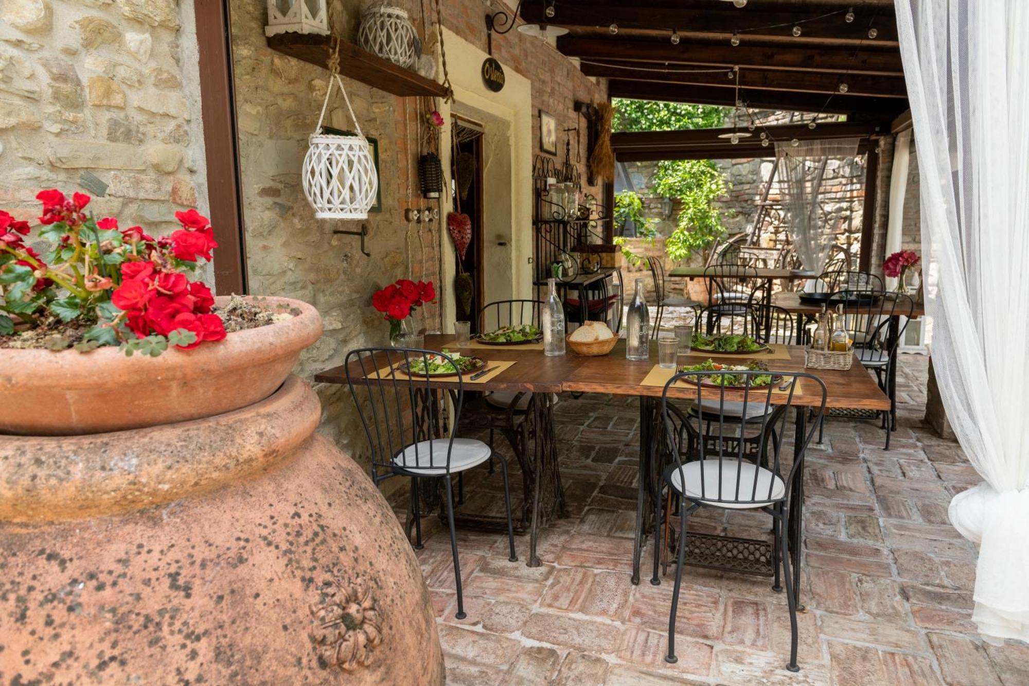 Cascina La Buca ξενώνας Castello di Serravalle Εξωτερικό φωτογραφία