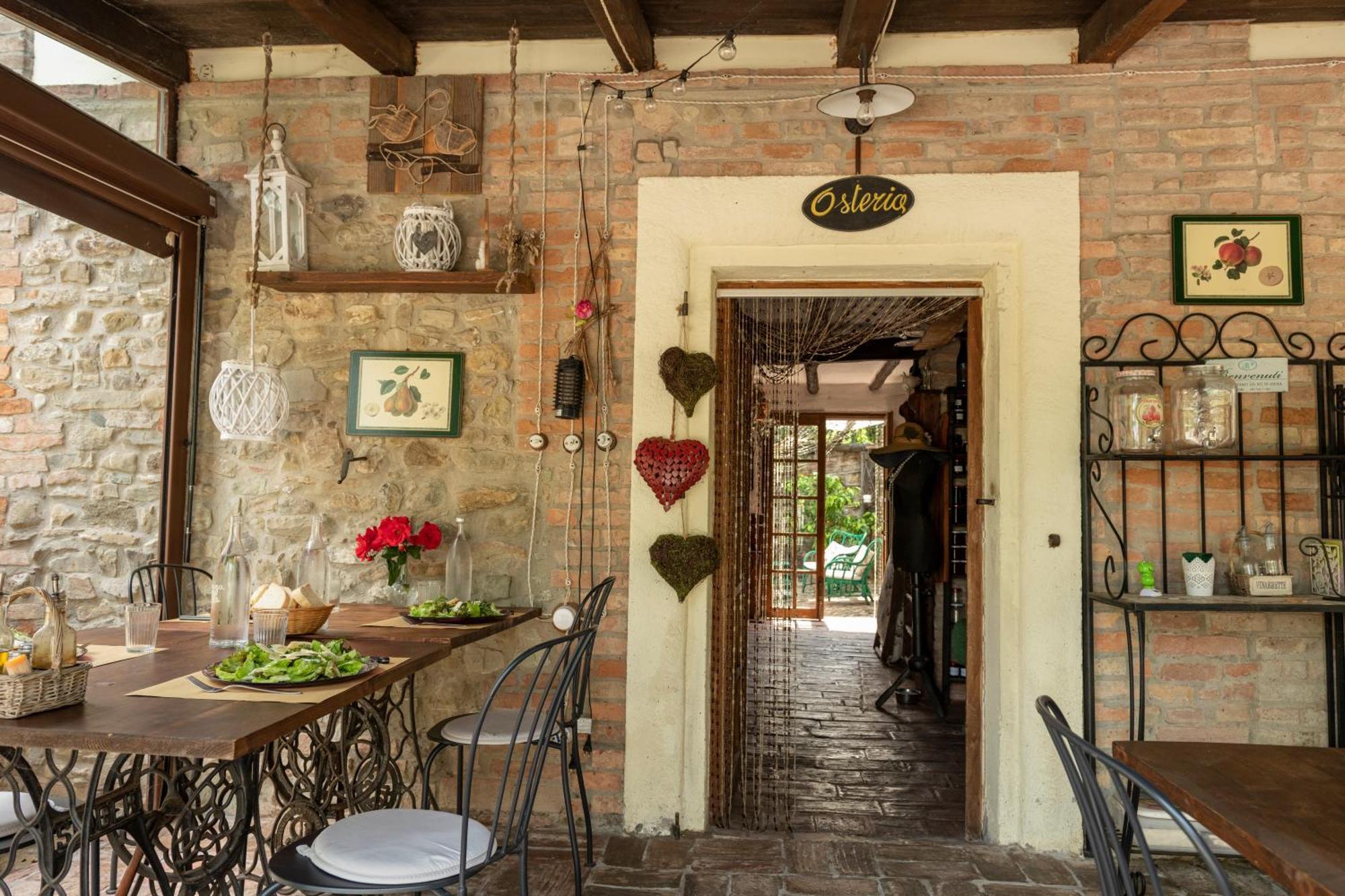 Cascina La Buca ξενώνας Castello di Serravalle Εξωτερικό φωτογραφία