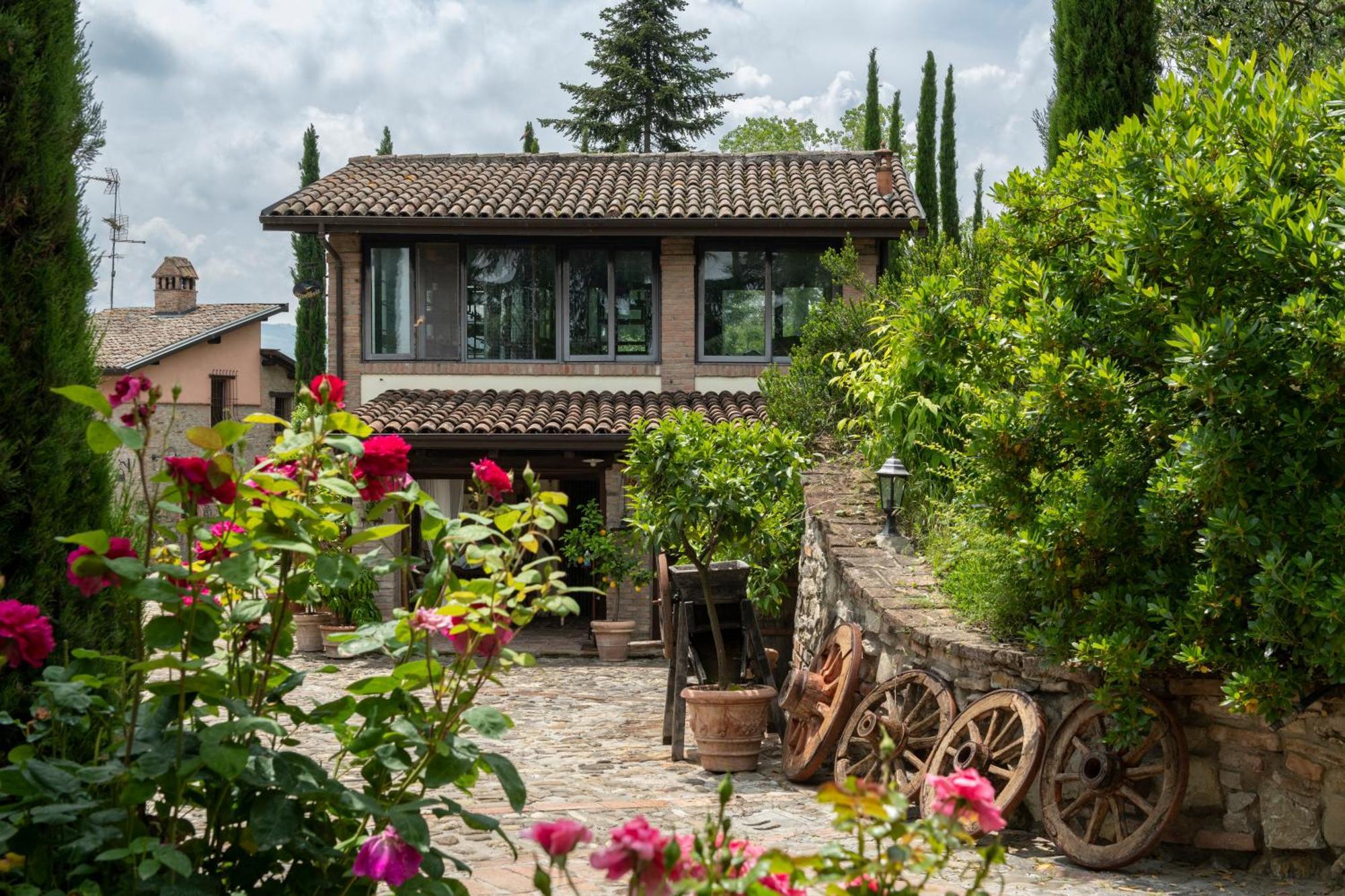Cascina La Buca ξενώνας Castello di Serravalle Εξωτερικό φωτογραφία