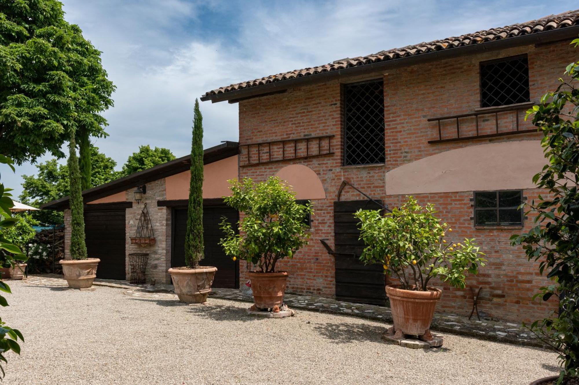 Cascina La Buca ξενώνας Castello di Serravalle Εξωτερικό φωτογραφία
